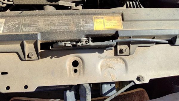 1990-1996 Buick Park Ave Ultra Hood Latch Assembly With Bracket Oem 25630888 — photo 3