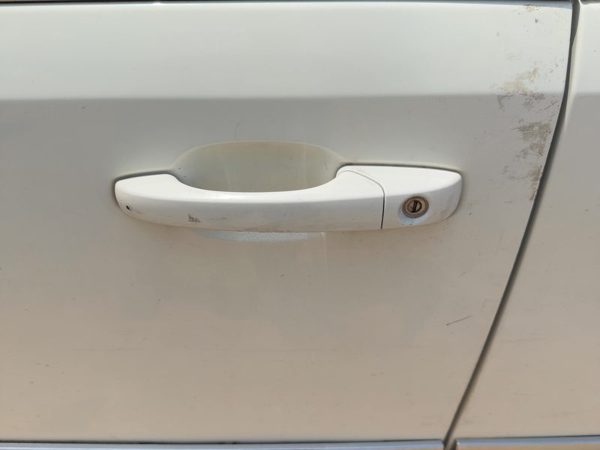 10-16 Town & Country Driver Left Front Outside Door Handle Oem White Pw1 — photo 2