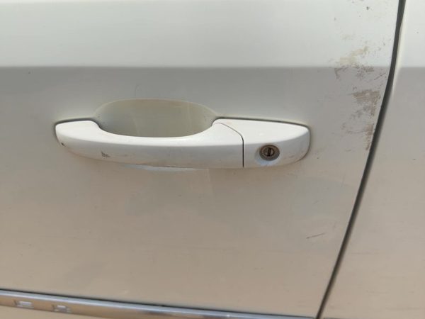 10-16 Town & Country Driver Left Front Outside Door Handle Oem White Pw1 — photo 3