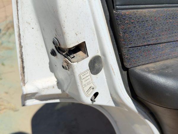 1995-2005 Chevy S10 Blazer Driver Left Rear Door Latch With Rods/Cables Oem Back — photo 2