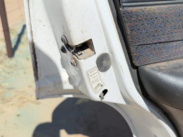1995-2005 Chevy S10 Blazer Driver Left Rear Door Latch With Rods/Cables Oem Back — photo 1