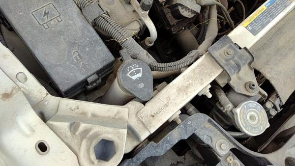 2004 Buick LeSabre Washer Bottle — photo 2