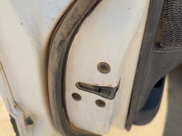 1994 Subaru Legacy RHD Driver Left Front Door Latch With Rods/Cables Oem — photo 2