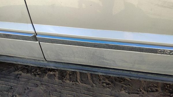 05-10 Grand Cherokee Passenger Right Front Moulding From Door Oem Trim Strip — photo 2