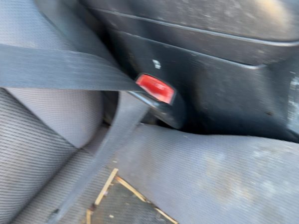 2005-2008 Toyota Matrix Xr Passenger Right Front Seat Belt Buckle Receiver Oem — photo 2