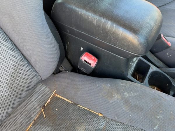 2005-2008 Toyota Matrix Xr Passenger Right Front Seat Belt Buckle Receiver Oem — photo 5