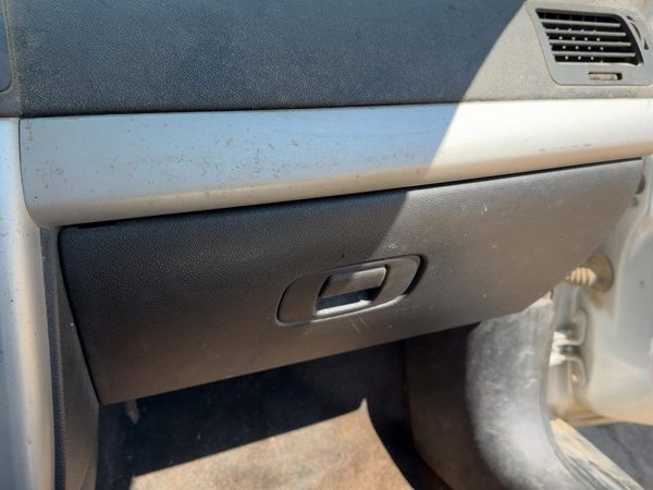 2005-2010 Chevy Cobalt Glove Box Assembly Complete Door With Latch Oem Ebony 192 — photo 3