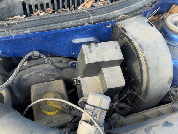 2002 Vw Jetta Engine Bay Fuse Relay Box 2.0L — photo 2