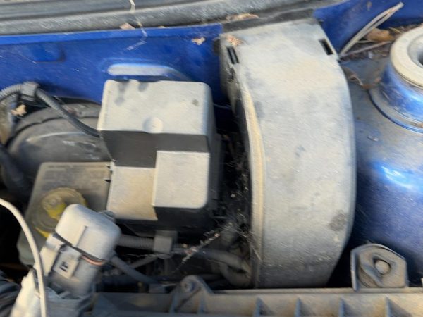 2002 Vw Jetta Engine Bay Fuse Relay Box 2.0L — photo 3