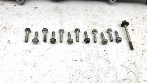2009-2019 Toyota Corolla Valve Cover With Hardware Bolts Oem 1.8L 112010T010 — photo 2