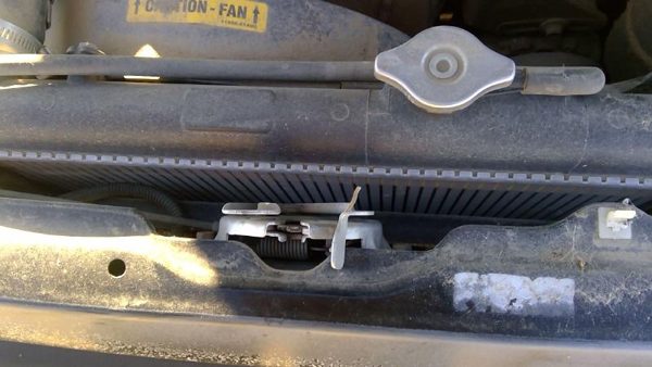 1996 1997 1998 Geo Tracker Hood Latch Assembly With Bracket Oem — photo 7