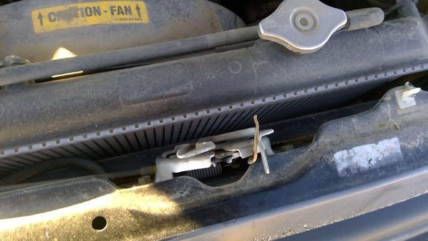 1996 1997 1998 Geo Tracker Hood Latch Assembly With Bracket Oem — photo 5