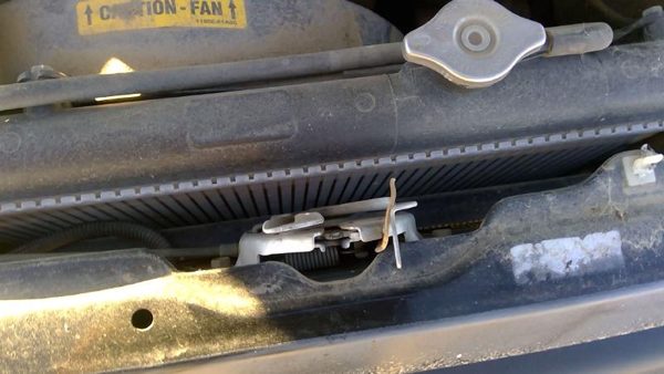 1996 1997 1998 Geo Tracker Hood Latch Assembly With Bracket Oem — photo 6