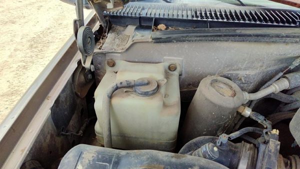 1997 Chevy Pickup 2500 Coolant Recovery Bottle Silverado — photo 2