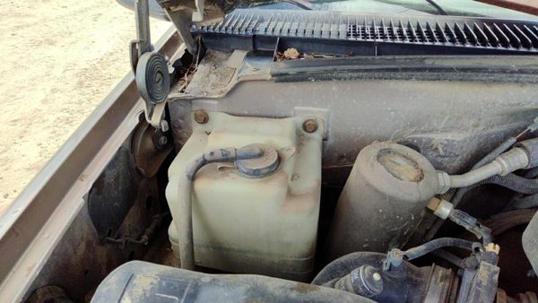 1997 Chevy Pickup 2500 Coolant Recovery Bottle Silverado — photo 3