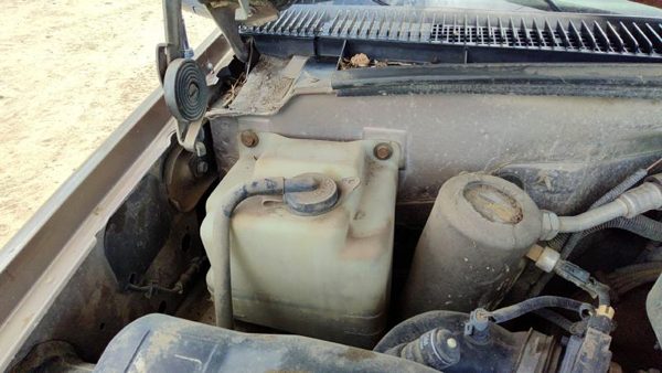 1997 Chevy Pickup 2500 Coolant Recovery Bottle Silverado — photo 4