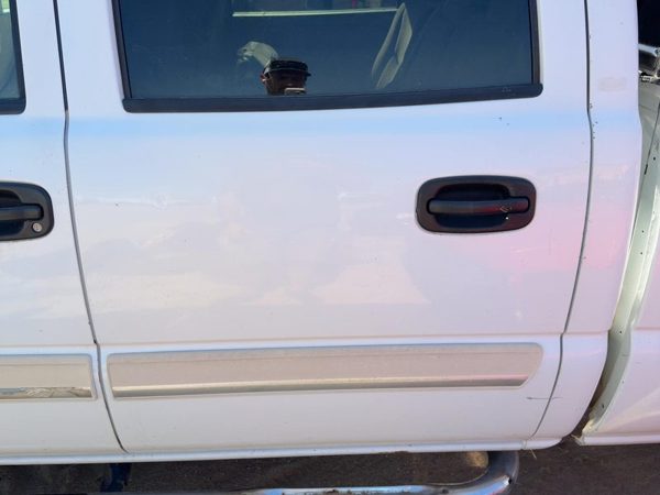 2005 Chevy Silverado 2500 Rear Door LH White 50U — photo 2