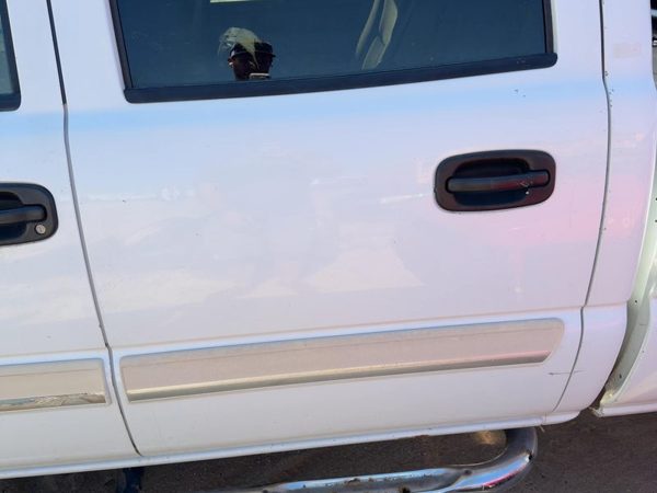 2005 Chevy Silverado 2500 Rear Door LH White 50U — photo 1