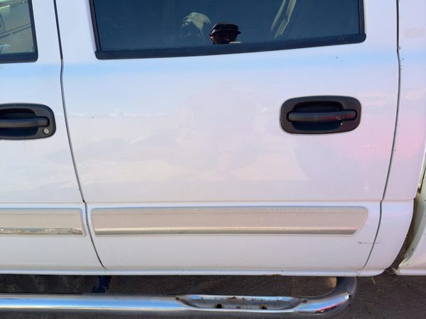 2005 Chevy Silverado 2500 Rear Door LH White 50U — photo 3