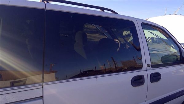 2000 Chevy Venture Rear Door Glass/window RH — photo 1