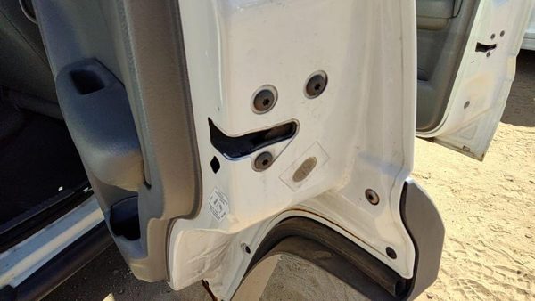 2002-2005 Jeep Liberty Passenger Right Rear Door Latch With Rods/Cables Oem Back — photo 1