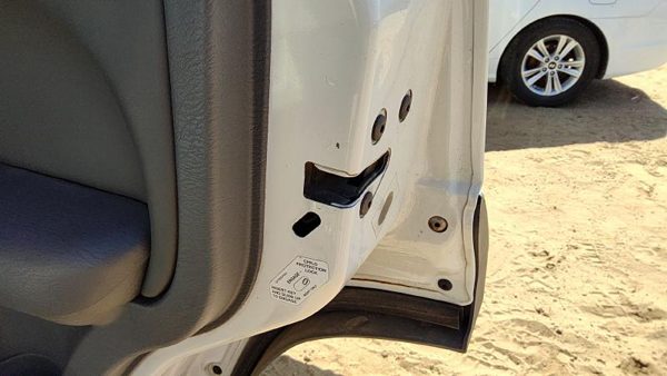 2002-2005 Jeep Liberty Passenger Right Rear Door Latch With Rods/Cables Oem Back — photo 5