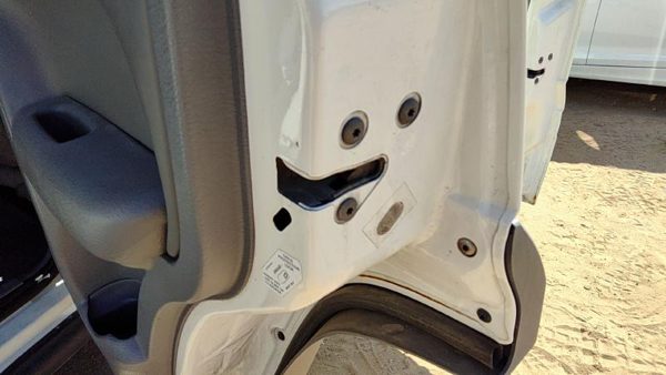 2002-2005 Jeep Liberty Passenger Right Rear Door Latch With Rods/Cables Oem Back — photo 3