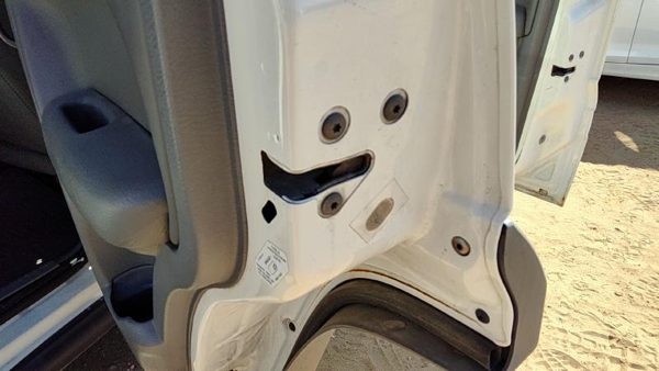2002-2005 Jeep Liberty Passenger Right Rear Door Latch With Rods/Cables Oem Back — photo 2