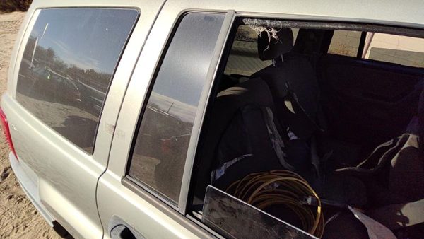 99-04 Grand Cherokee Passenger Right Rear Vent Window Back Door Glass With Frame — photo 3