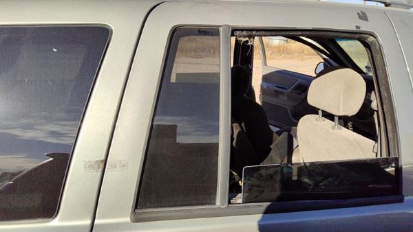 99-04 Grand Cherokee Passenger Right Rear Vent Window Back Door Glass With Frame — photo 1