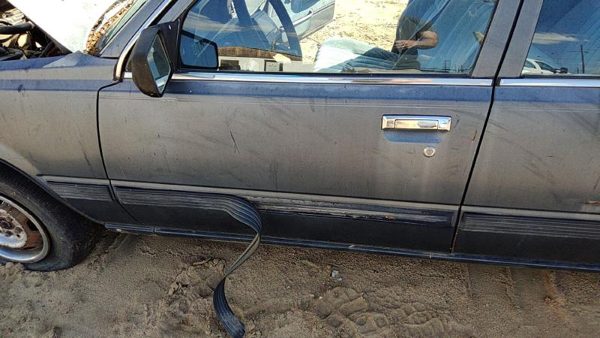 1986 Toyota Camry Front Door LH Gray — photo 2