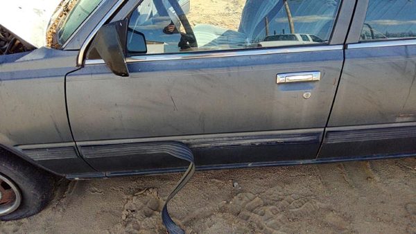 1986 Toyota Camry Front Door LH Gray — photo 4