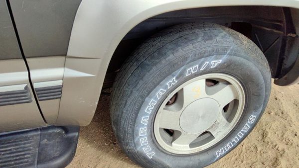 1992-1999 Chevy Suburban Driver Left Rear Wheel Flare Oem Moulding — photo 3