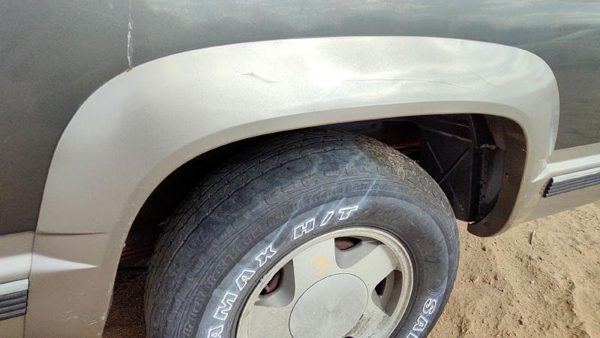 1992-1999 Chevy Suburban Driver Left Rear Wheel Flare Oem Moulding — photo 4