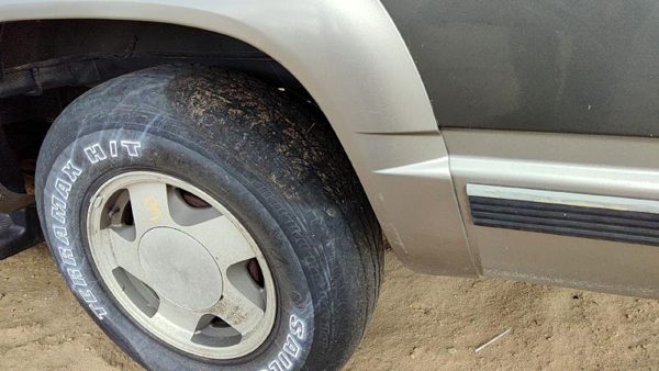 1992-1999 Chevy Suburban Driver Left Rear Wheel Flare Oem Moulding — photo 7