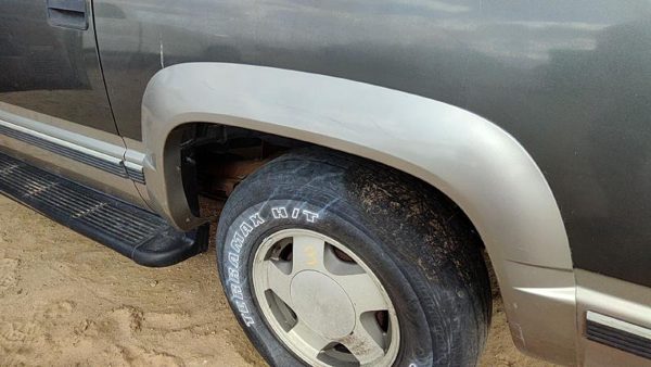 1992-1999 Chevy Suburban Driver Left Rear Wheel Flare Oem Moulding — photo 9