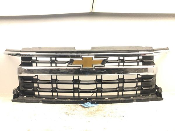 2022 Silv15 Grille New Style Center Lt W/o Surround View OEM 84692658 — photo 1