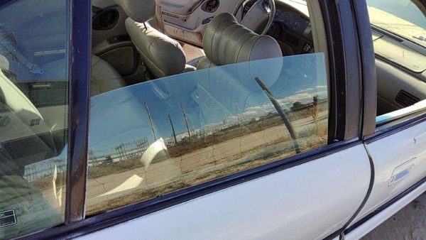 1992-1999 Pontiac Bonneville Passenger Right Rear Side Window Door Glass Back — photo 1