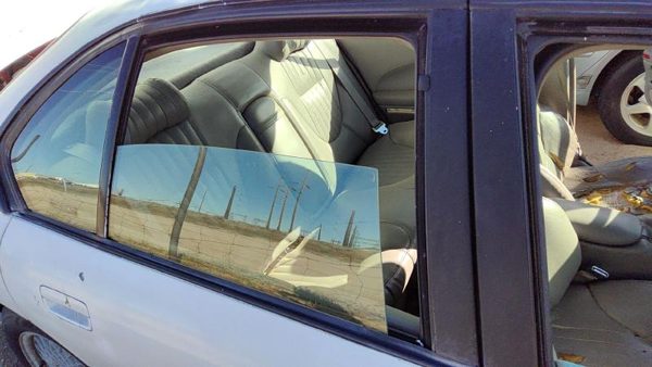 1992-1999 Pontiac Bonneville Passenger Right Rear Side Window Door Glass Back — photo 2