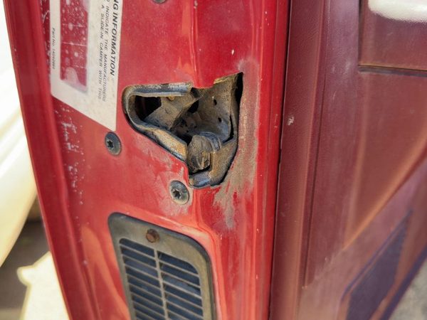 82-02 Chevy S10 Pickup Driver Left Front Door Latch With Rods/Cables Oem — photo 4