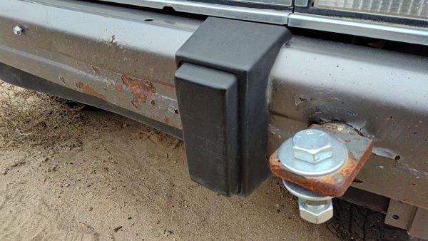 1984-1996 Jeep Cherokee Front Bumper Assembly With Brackets Oem — photo 2