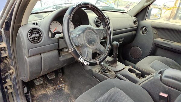 2002 Jeep Liberty Vehicle Unit Complt. Gray m5dv Blue PB7 3.7L Mt 4x4 — photo 3