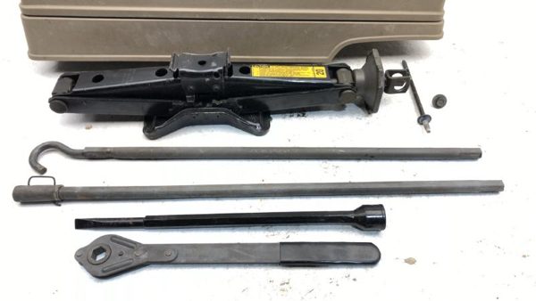 95-00 Chevy Silverado 2500 Complete Jack Tool Set Kit Tray Housing Extended Cab — photo 3