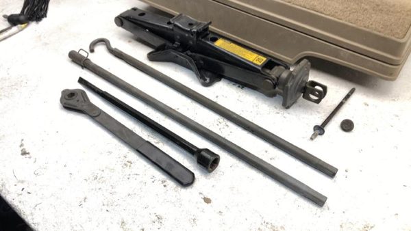 95-00 Chevy Silverado 2500 Complete Jack Tool Set Kit Tray Housing Extended Cab — photo 6