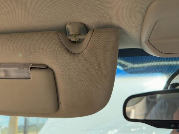 06-07 Chevy Monte Carlo Driver Left Sun Visor Oem Illumination Top Lamp Gray 832 — photo 5