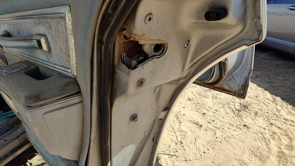 1979 Chevy Caprice Passenger Right Rear Door Latch With Rods/Cables Oem Back — photo 3