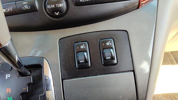 04-10 Toyota Sienna Pair Of Heated Seat Switches In Dash Oem Set — photo 3