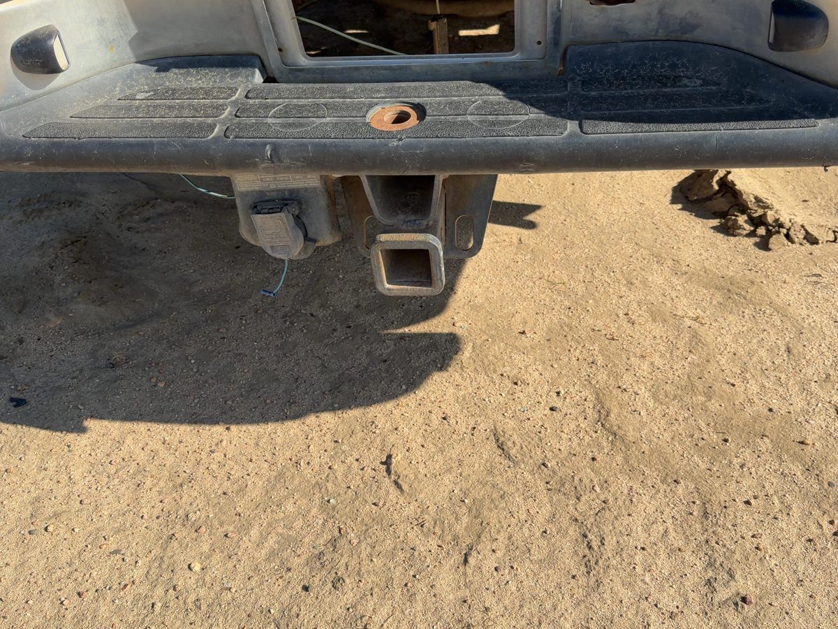 2000-2006 Chevy Suburban Trailer Receiver Hitch Factory Mount Oem 15083473