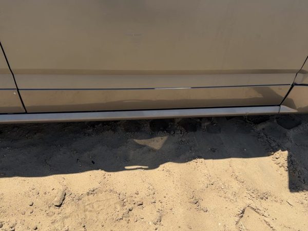 04-05 Srx Passenger Right Front Moulding From Door Oem Trim Strip Silver 42U — photo 1