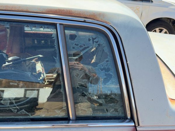85-90 Buick Park Ave Driver Left Rear Vent Window Back Door Glass With Frame Oem — photo 1